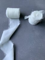 Ніжна айворі стрічка для оформлення подарунків і квітів