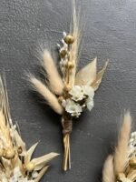 Бутоньєрка міні біла - Букети, бутоньєрки