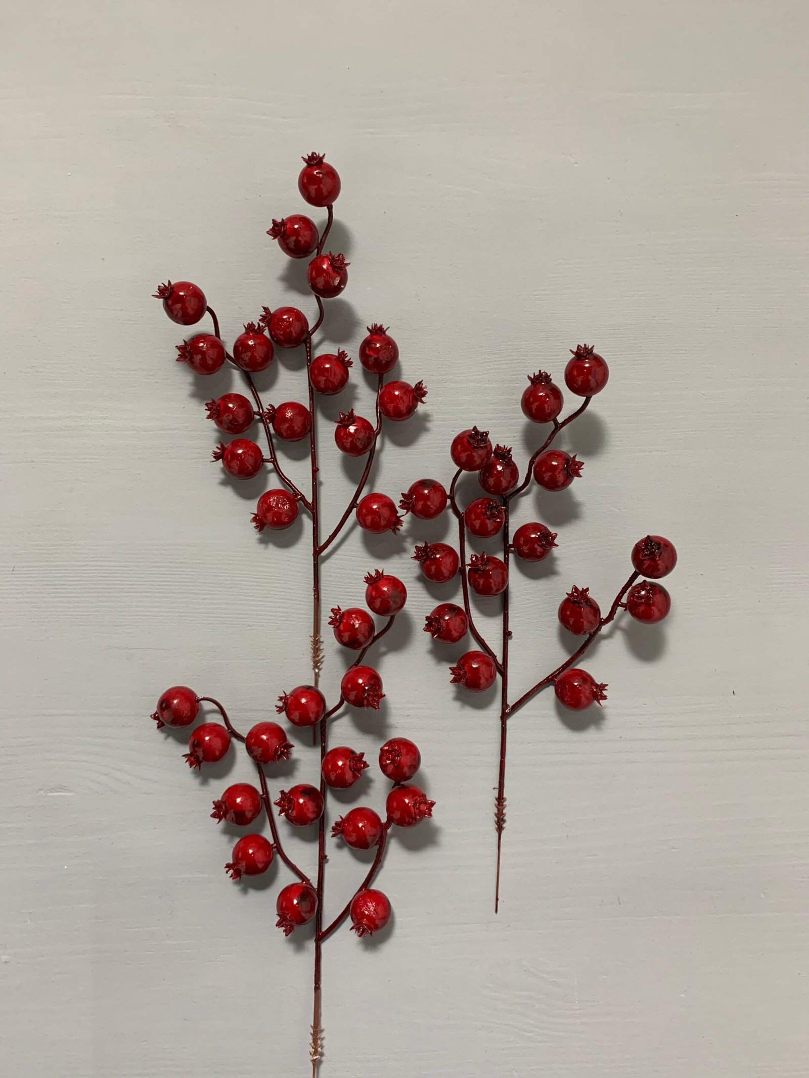 Штучні ягідки на стеблі гранати червоні h28. H6. - Штучні ягоди та плоди Штучні ягідки на стеблі гранати червоні h28. H6. - Штучні ягоди та плоди