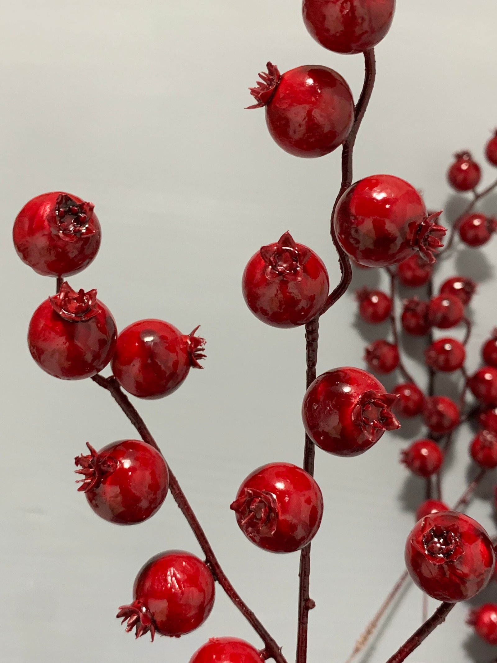 Штучні ягідки на стеблі гранати червоні h28. H6. - Штучні ягоди та плоди Штучні ягідки на стеблі гранати червоні h28. H6. - Штучні ягоди та плоди