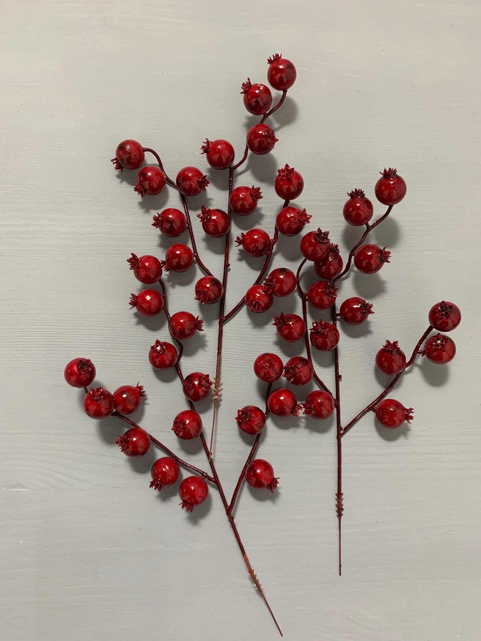 Штучні ягідки на стеблі гранати червоні h28. H6. - Штучні ягоди та плоди Штучні ягідки на стеблі гранати червоні h28. H6. - Штучні ягоди та плоди