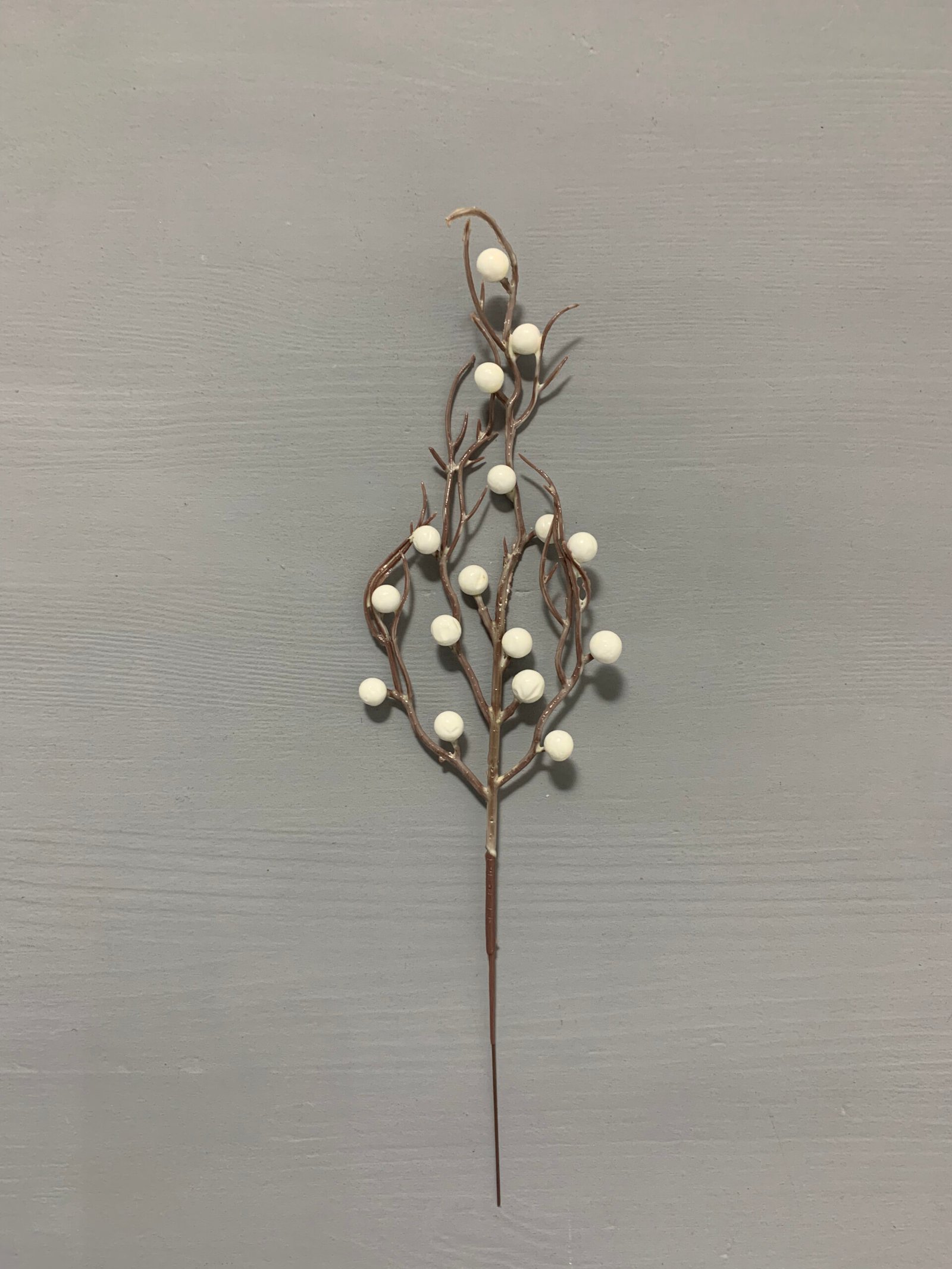 Штучні ягідки на коричневому стеблі білі глазуровані 30 см. 02-17. - Штучні ягоди та плоди Штучні ягідки на коричневому стеблі білі глазуровані 30 см. 02-17. - Штучні ягоди та плоди