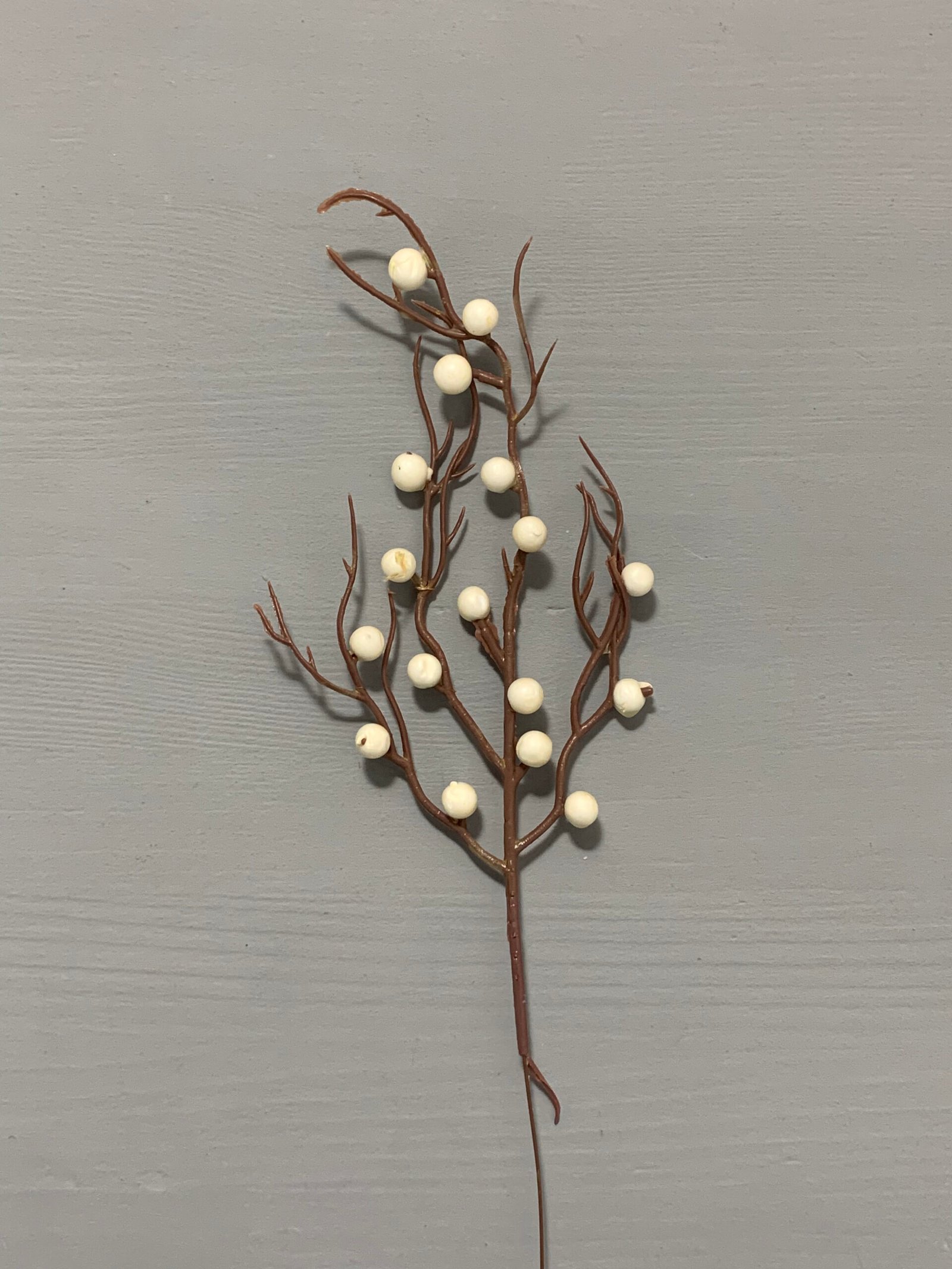 Штучні ягідки на коричневому стеблі білі 30 см. 02-17. - Штучні ягоди та плоди Штучні ягідки на коричневому стеблі білі 30 см. 02-17. - Штучні ягоди та плоди