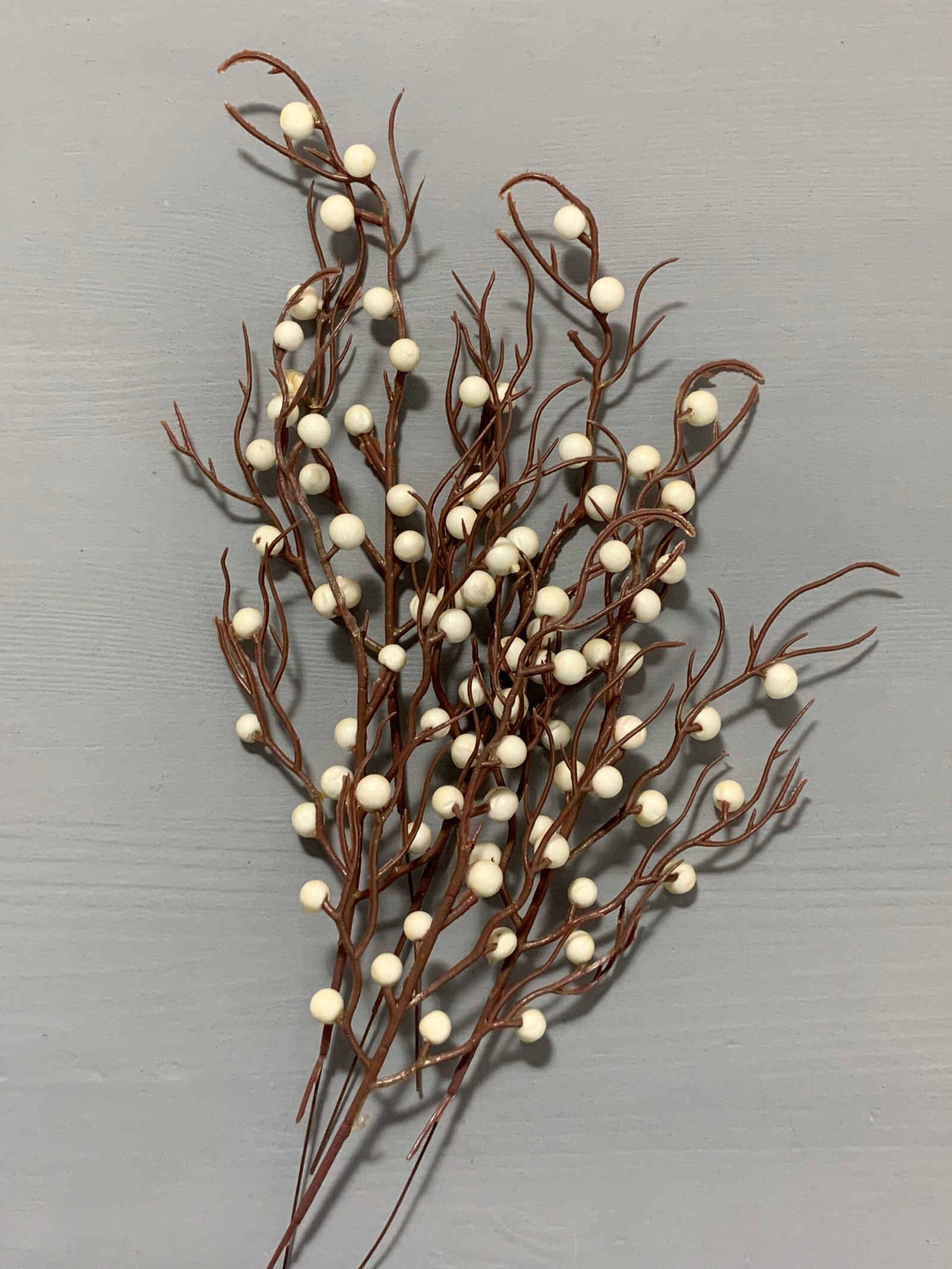 Штучні ягідки на коричневому стеблі білі 30 см. 02-17. - Штучні ягоди та плоди Штучні ягідки на коричневому стеблі білі 30 см. 02-17. - Штучні ягоди та плоди
