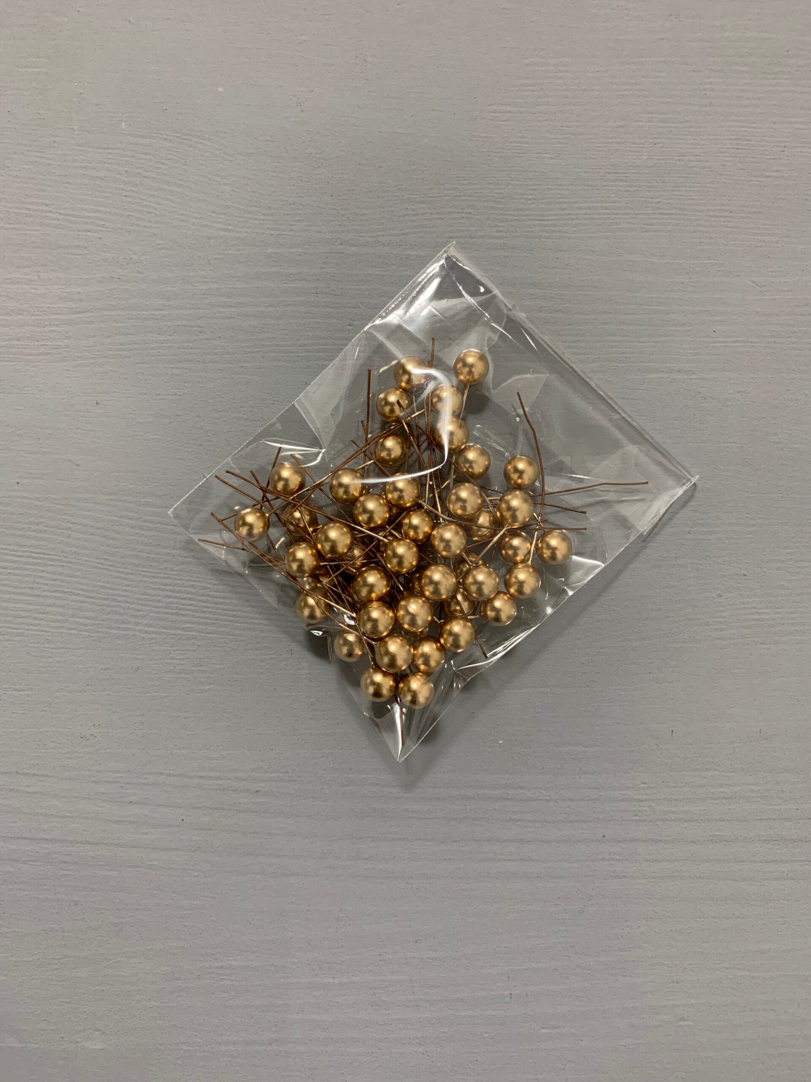 Штучні ягідки набір 50 шт золоті 6 см. - Штучні ягоди та плоди Штучні ягідки набір 50 шт золоті 6 см. - Штучні ягоди та плоди