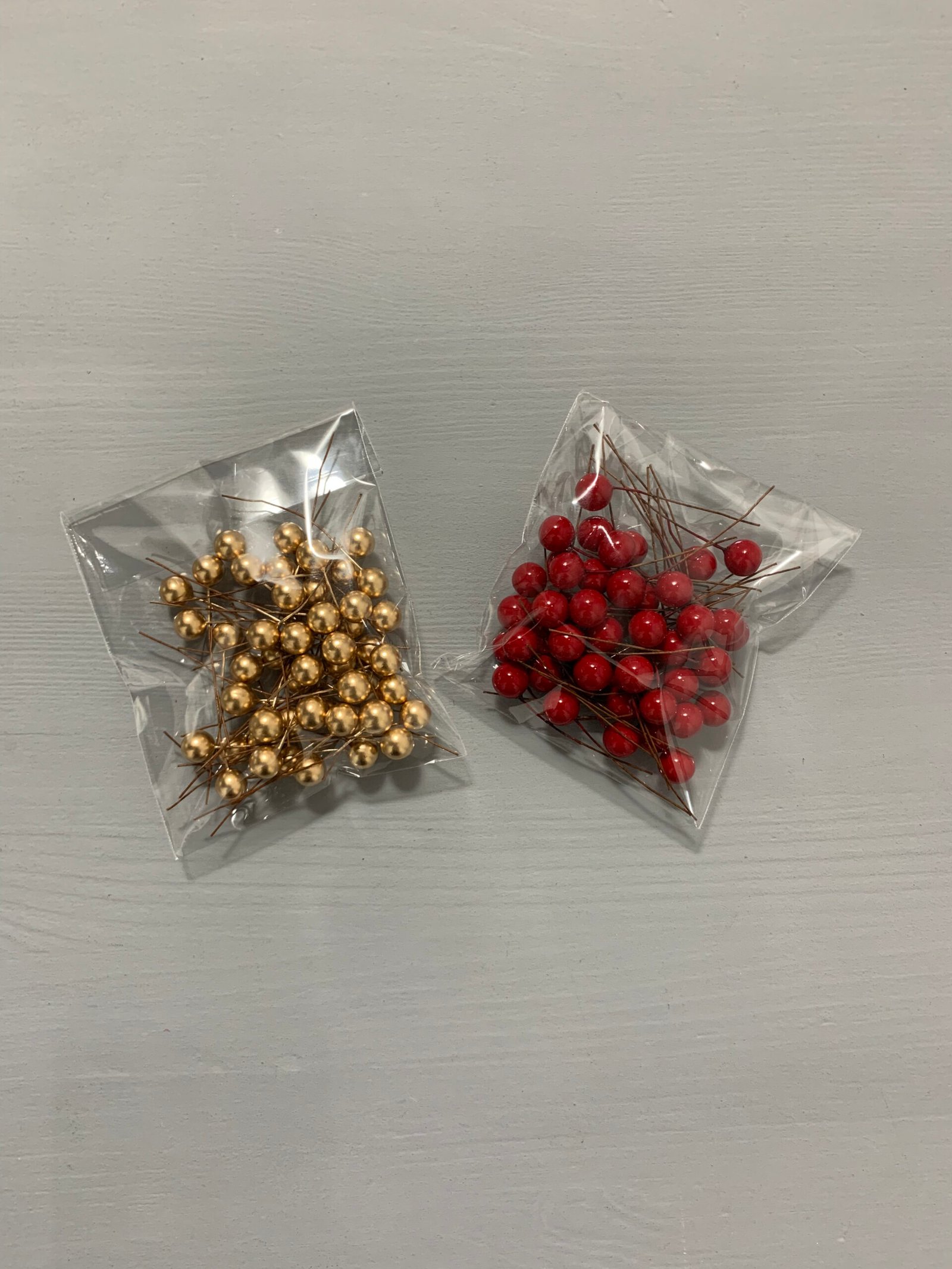 Штучні ягідки набір 50 шт червоні 6 см. - Штучні ягоди та плоди Штучні ягідки набір 50 шт червоні 6 см. - Штучні ягоди та плоди