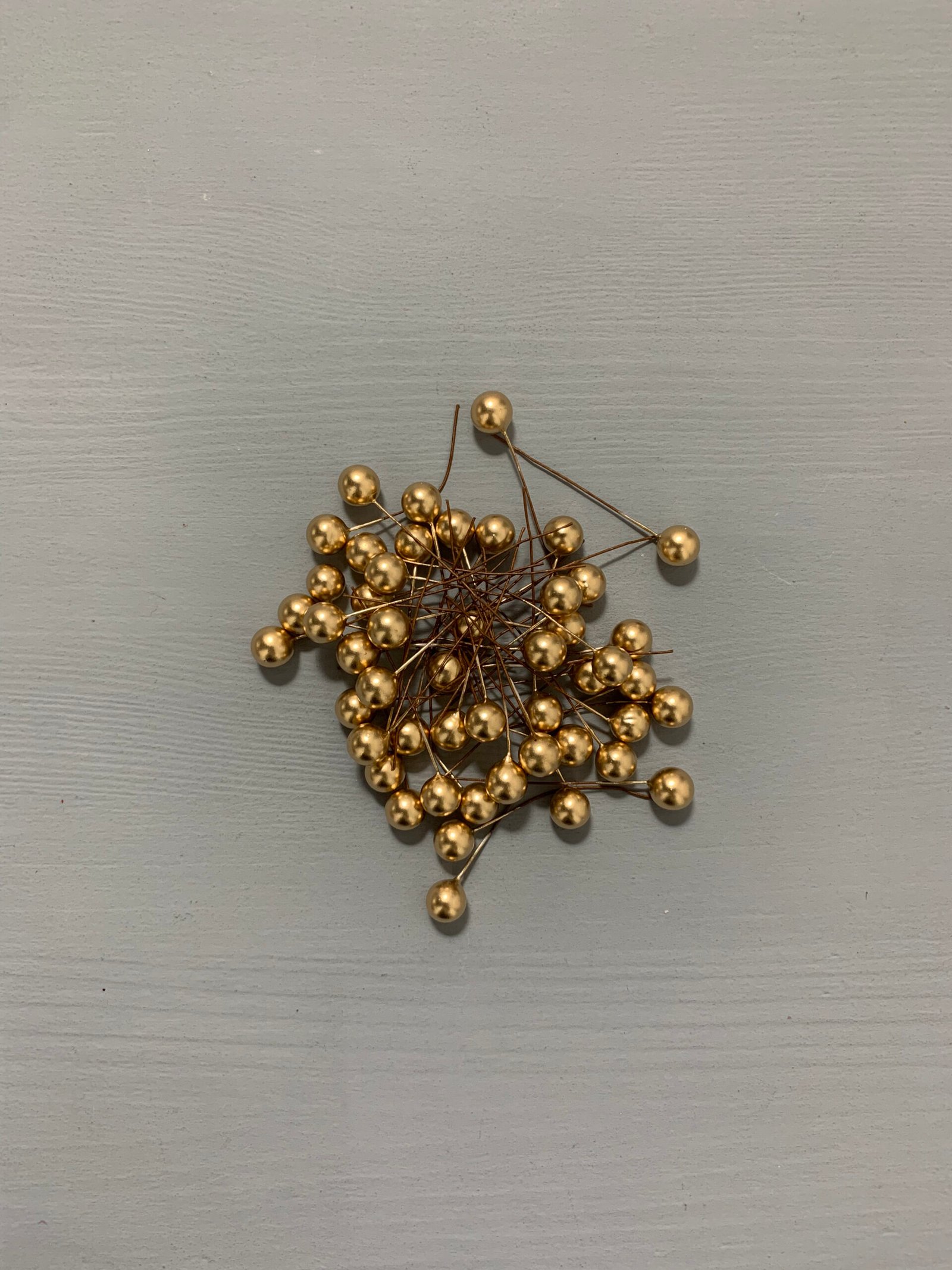 Штучні ягідки набір 50 шт золоті 6 см. - Штучні ягоди та плоди Штучні ягідки набір 50 шт золоті 6 см. - Штучні ягоди та плоди