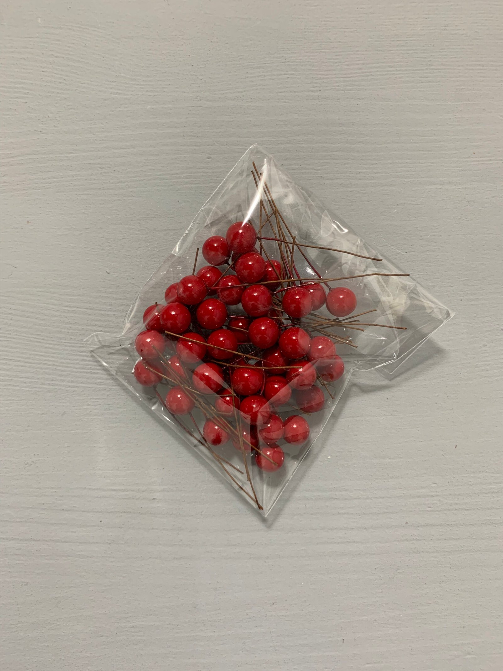 Штучні ягідки набір 50 шт червоні 6 см. - Штучні ягоди та плоди Штучні ягідки набір 50 шт червоні 6 см. - Штучні ягоди та плоди