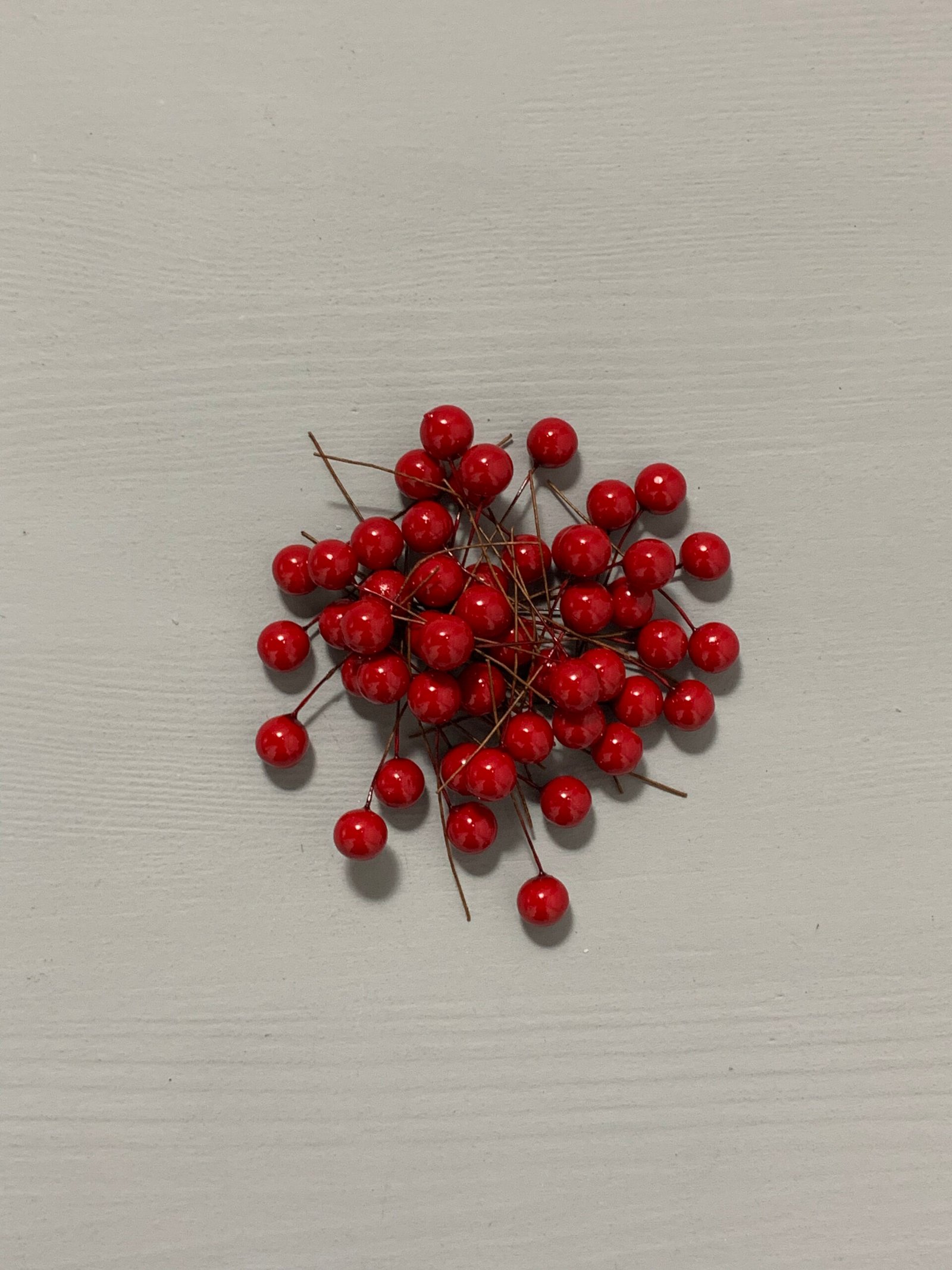 Штучні ягідки набір 50 шт червоні 6 см. - Штучні ягоди та плоди Штучні ягідки набір 50 шт червоні 6 см. - Штучні ягоди та плоди