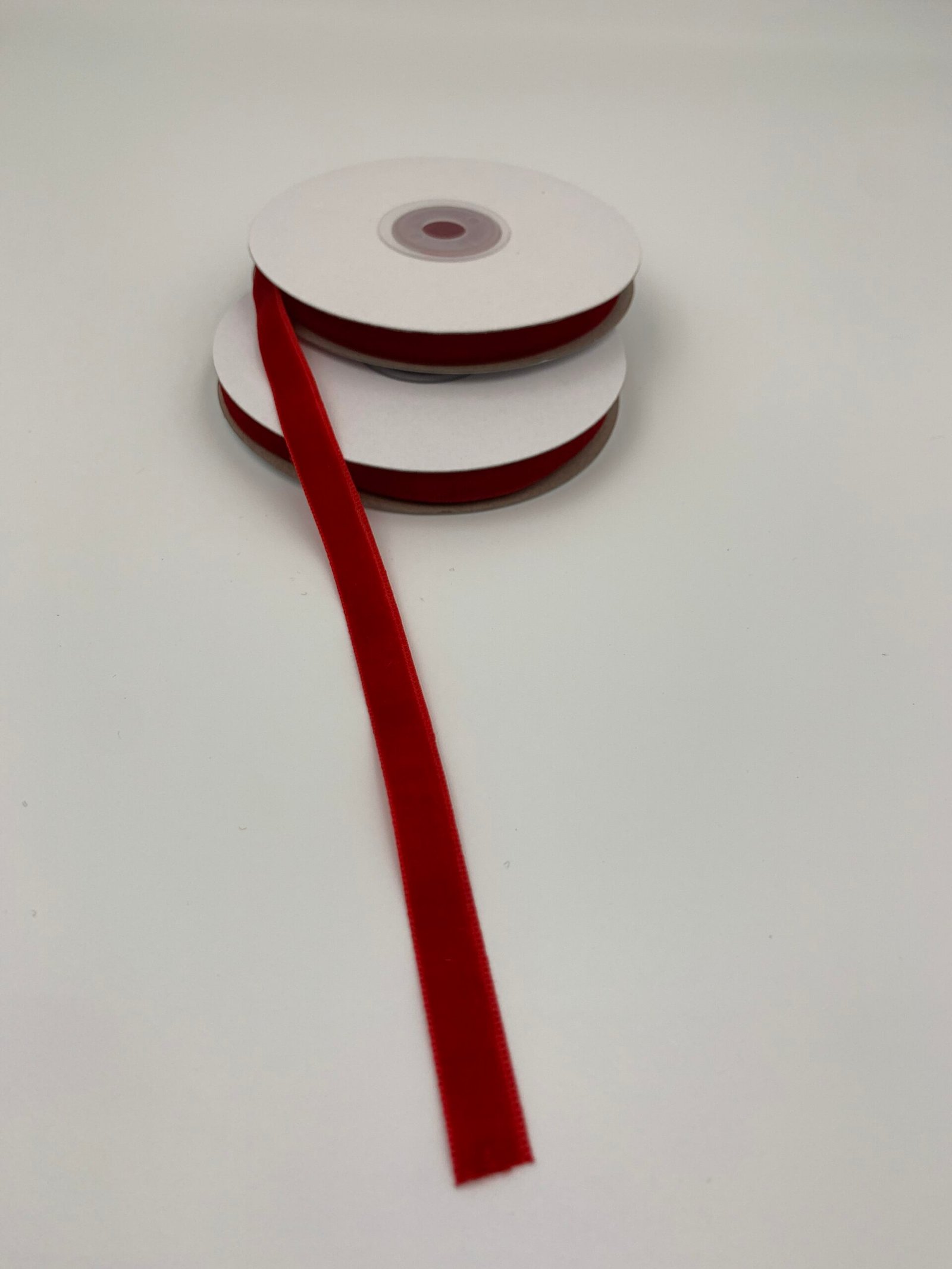 Стрічка зі штучного оксамиту Червона 1 см/9 м - Бавовняні стрічки Стрічка зі штучного оксамиту Червона 1 см/9 м - Бавовняні стрічки