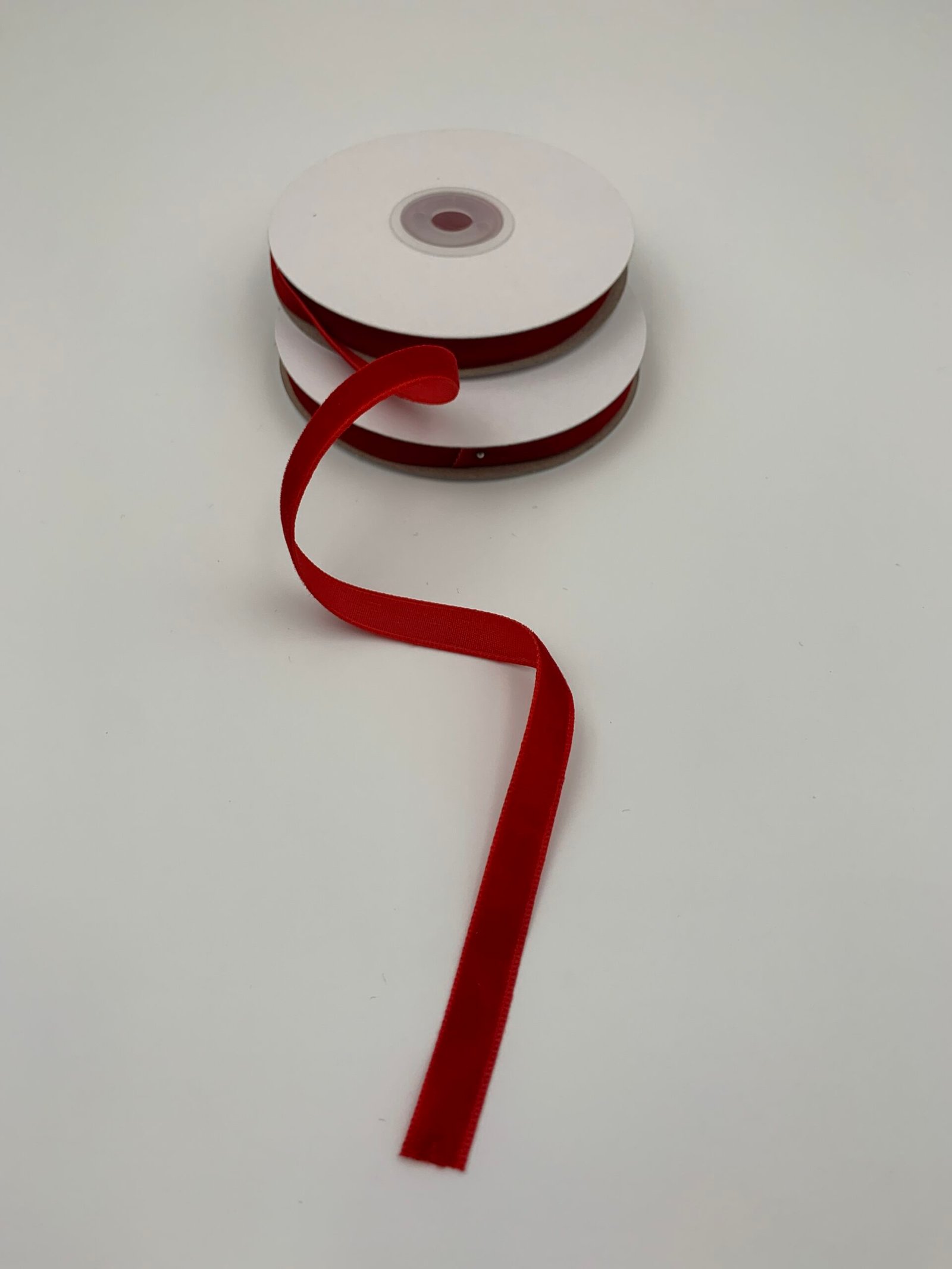 Стрічка зі штучного оксамиту Червона 1 см/9 м - Бавовняні стрічки Стрічка зі штучного оксамиту Червона 1 см/9 м - Бавовняні стрічки