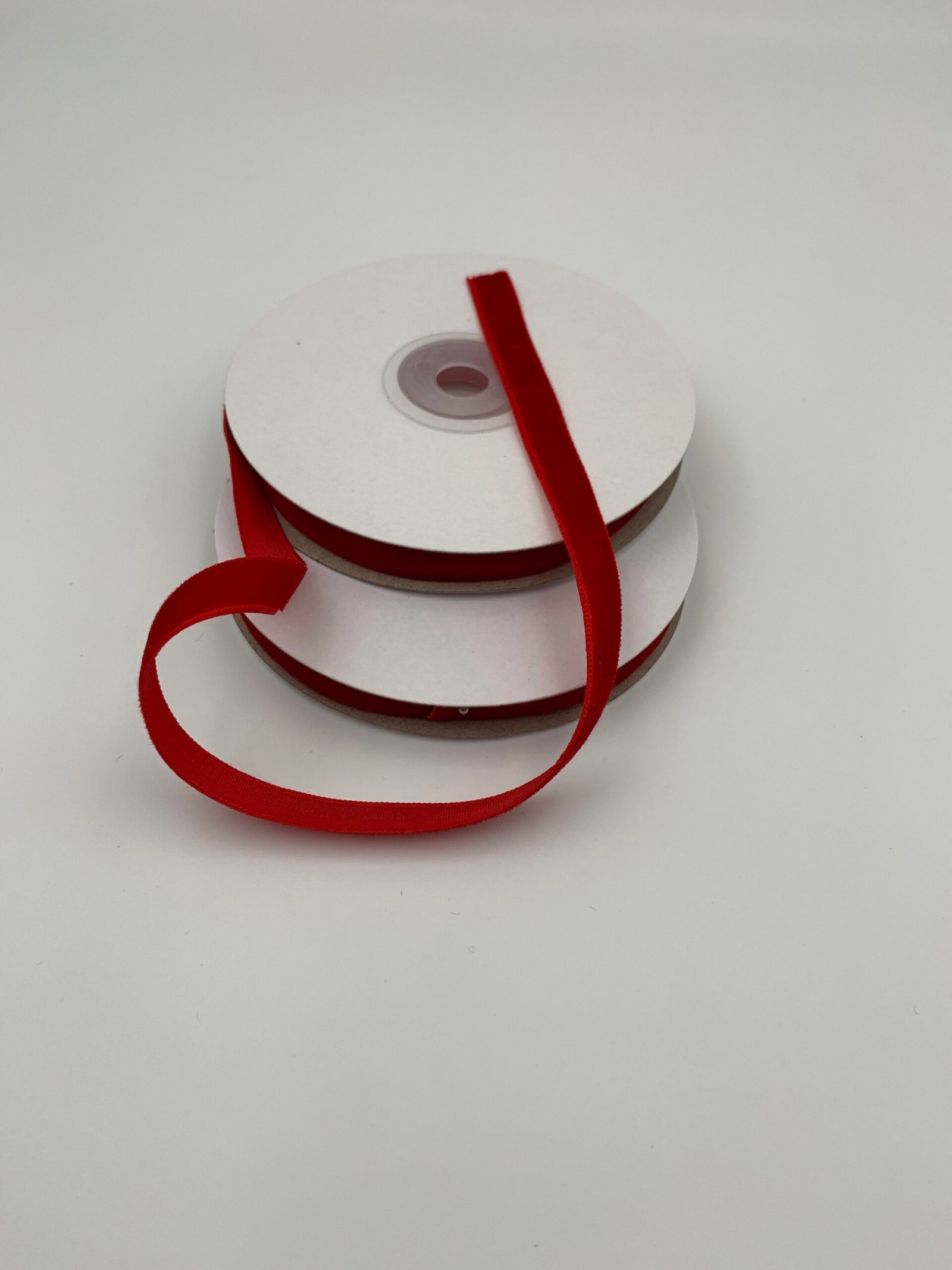 Стрічка зі штучного оксамиту Червона 1 см/9 м - Бавовняні стрічки Стрічка зі штучного оксамиту Червона 1 см/9 м - Бавовняні стрічки