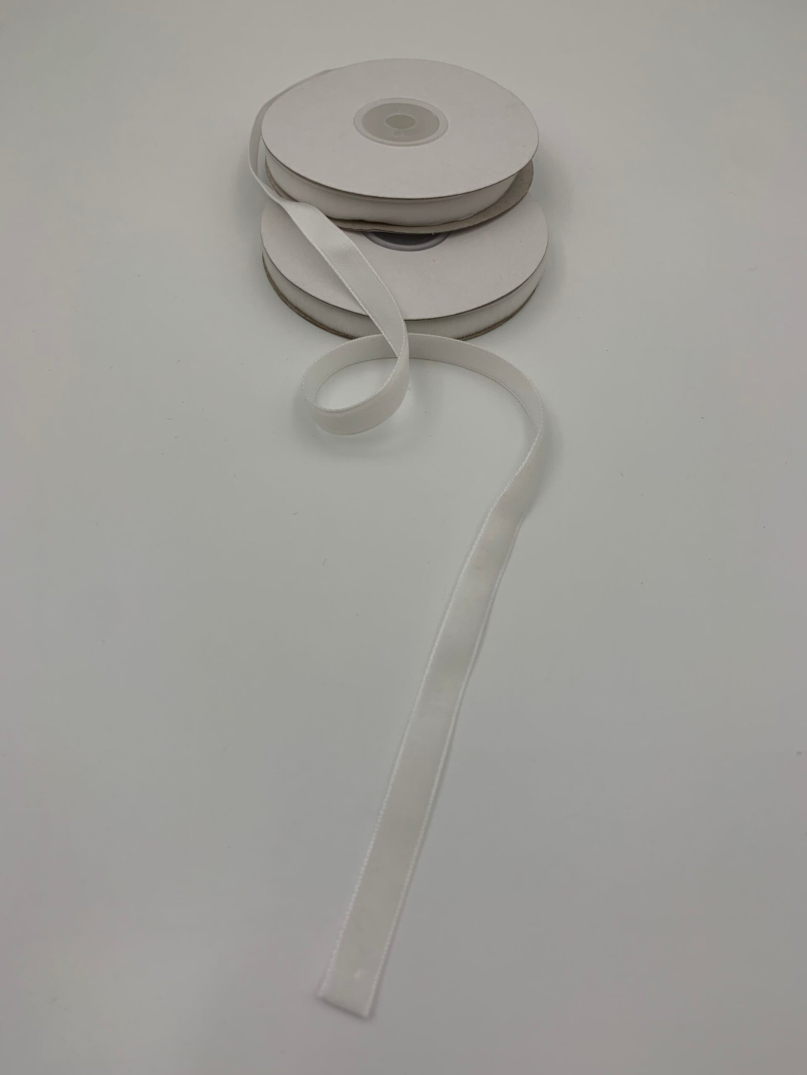 (Копія)Стрічка зі штучного оксамиту Біла 1 см/9 м - Бавовняні стрічки (Копія)Стрічка зі штучного оксамиту Біла 1 см/9 м - Бавовняні стрічки