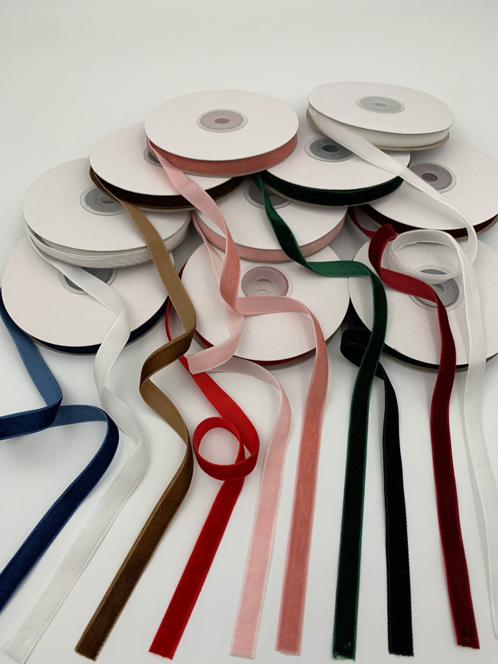 Стрічка зі штучного оксамиту Коричнева 1 см/9 см - Бавовняні стрічки Стрічка зі штучного оксамиту Коричнева 1 см/9 см - Бавовняні стрічки