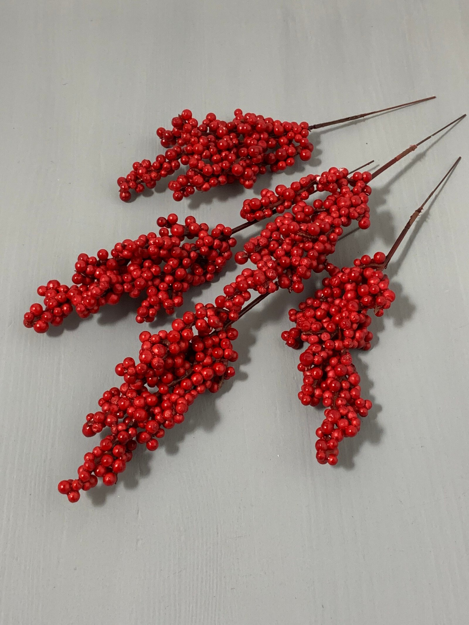 Штучні ягідки на стеблі червоні 23 см. H11. - Штучні ягоди та плоди Штучні ягідки на стеблі червоні 23 см. H11. - Штучні ягоди та плоди