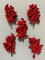 Штучні ягідки без стебла, червоні з листочками 10 см. F11. - Штучні ягоди та плоди