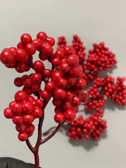 Штучні ягідки на стеблі, червоні матові 11 см. C16. - Штучні ягоди та плоди