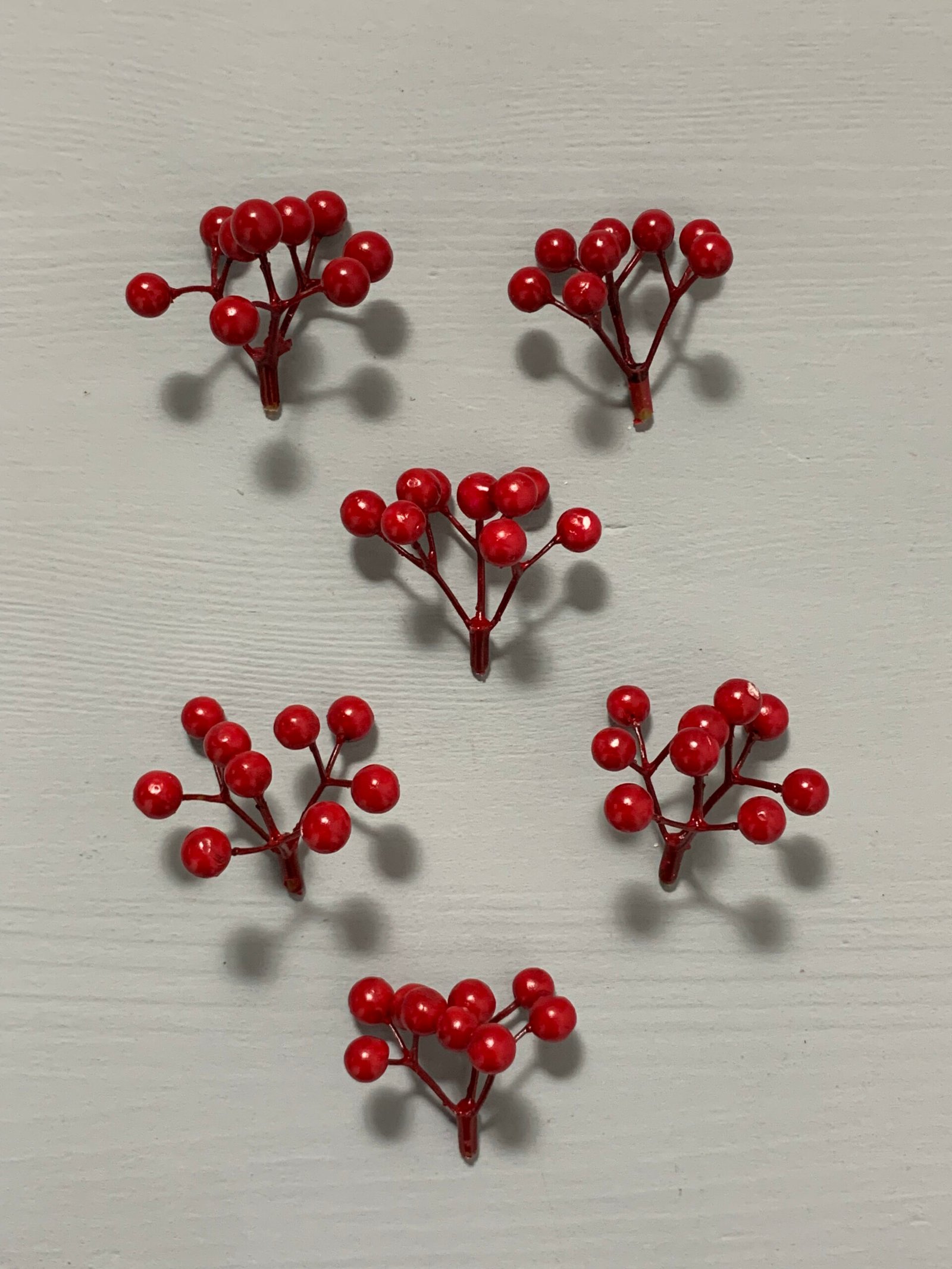 Штучні ягідки без стебла, червоні 9 шт, 4,5 см. F16. - Штучні ягоди та плоди Штучні ягідки без стебла, червоні 9 шт, 4,5 см. F16. - Штучні ягоди та плоди