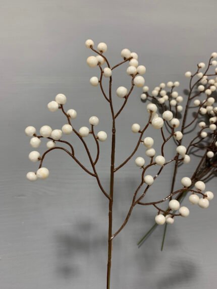 Штучні ягідки на коричневому стеблі білі 30 см. 03. - Штучні ягоди та плоди