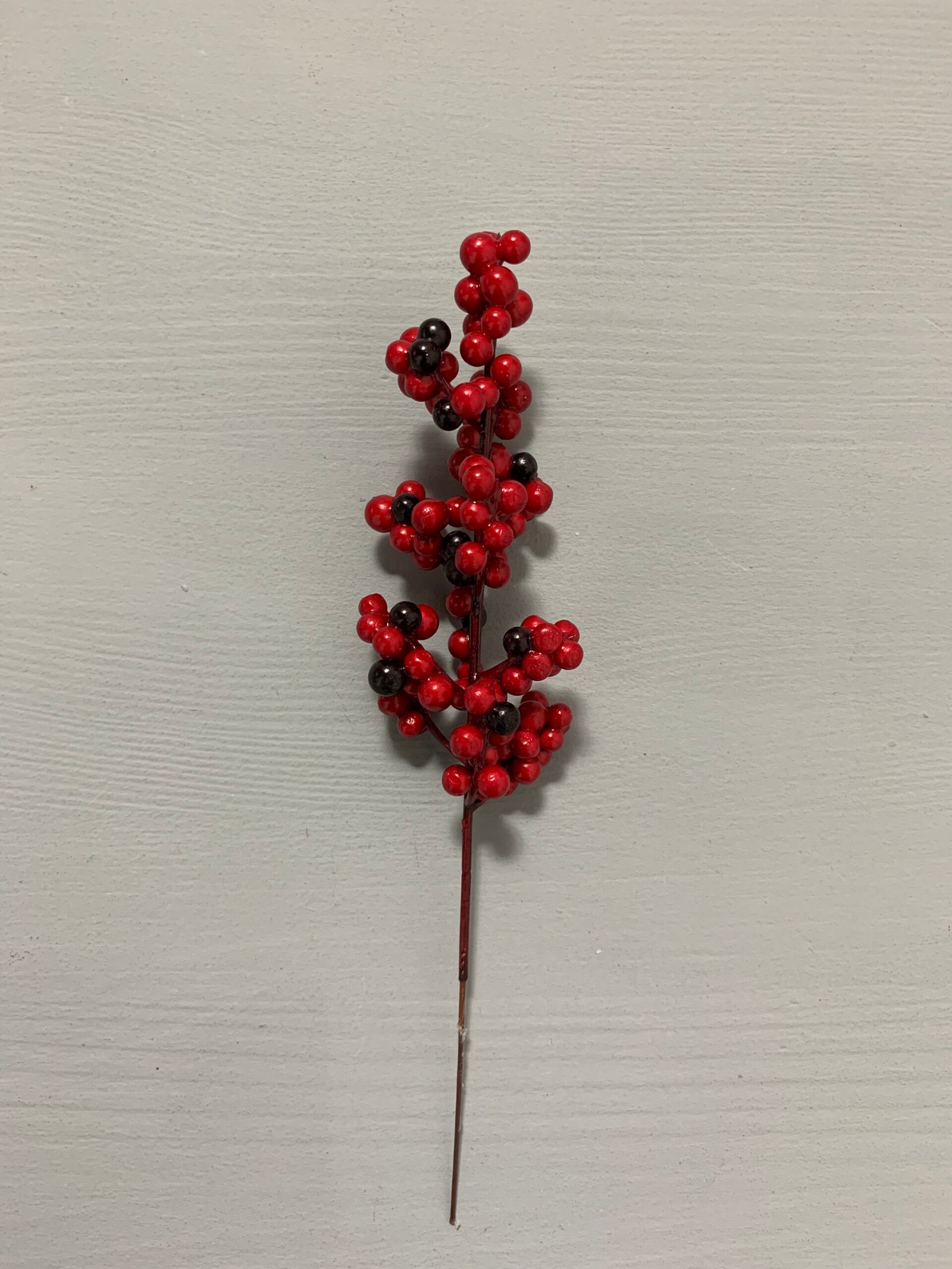 Штучні ягідки на стеблі червоно-чорні h20. Н5. - Штучні ягоди та плоди Штучні ягідки на стеблі червоно-чорні h20. Н5. - Штучні ягоди та плоди