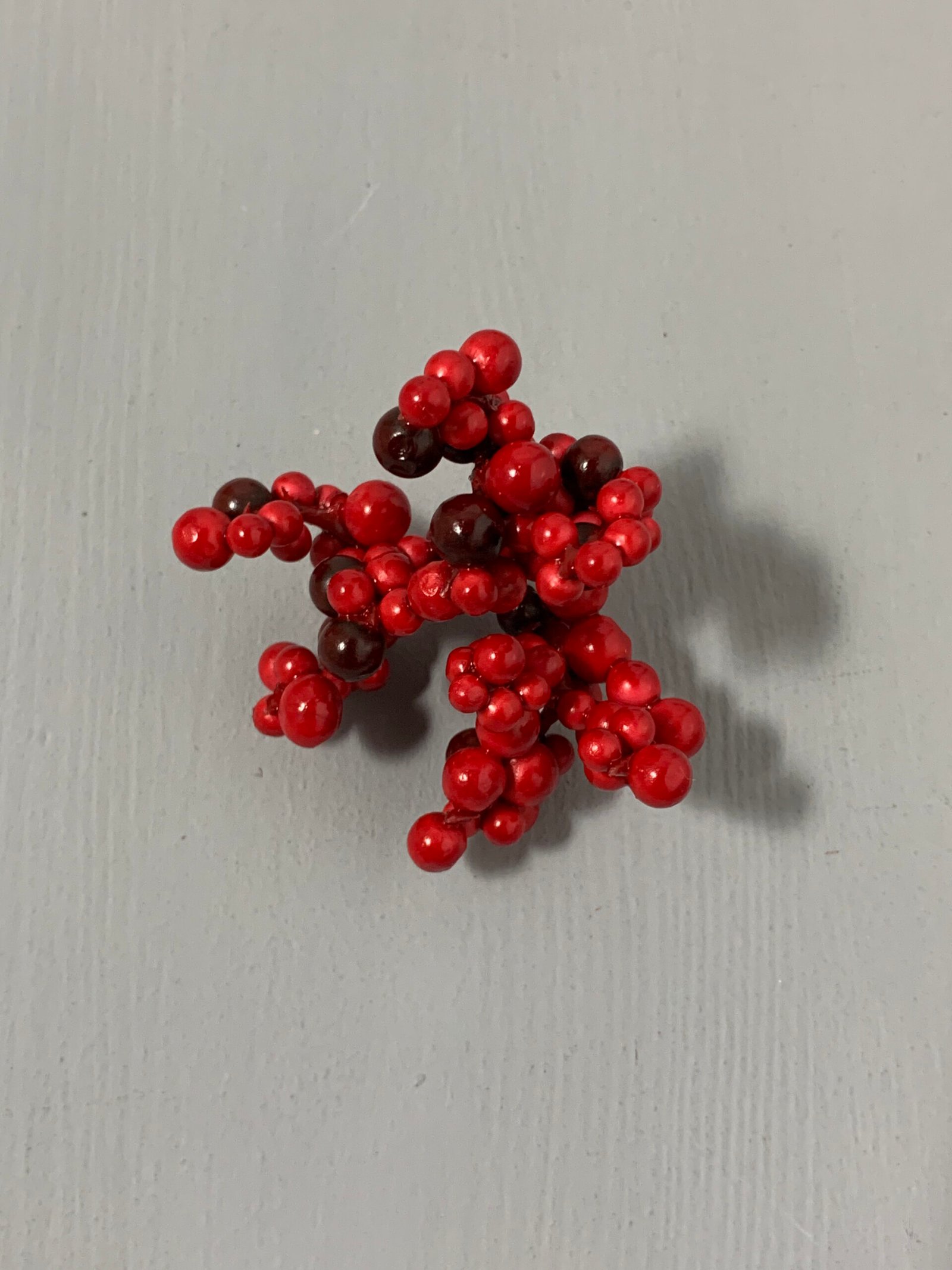 Штучні ягідки без стебла, червоно-чорні 3 гілки, 5 см. C2. - Штучні ягоди та плоди Штучні ягідки без стебла, червоно-чорні 3 гілки, 5 см. C2. - Штучні ягоди та плоди