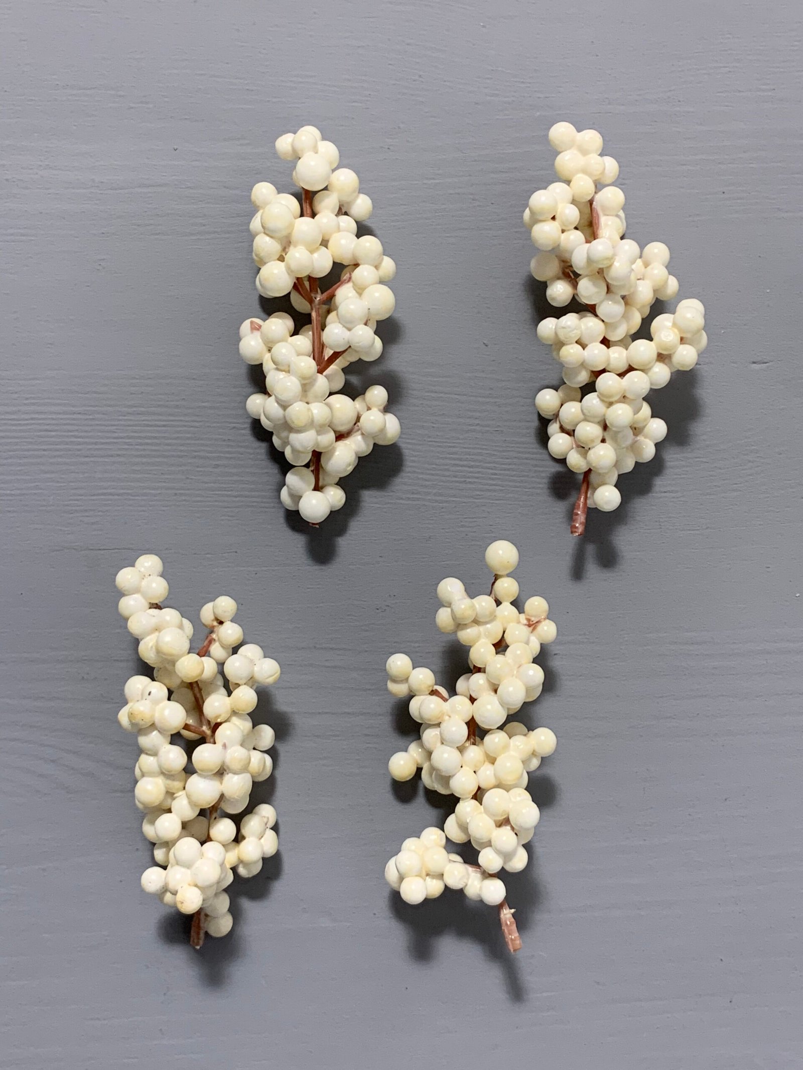 Штучні ягідки без стебла, молочні 12 см. N08-12. - Штучні ягоди та плоди Штучні ягідки без стебла, молочні 12 см. N08-12. - Штучні ягоди та плоди