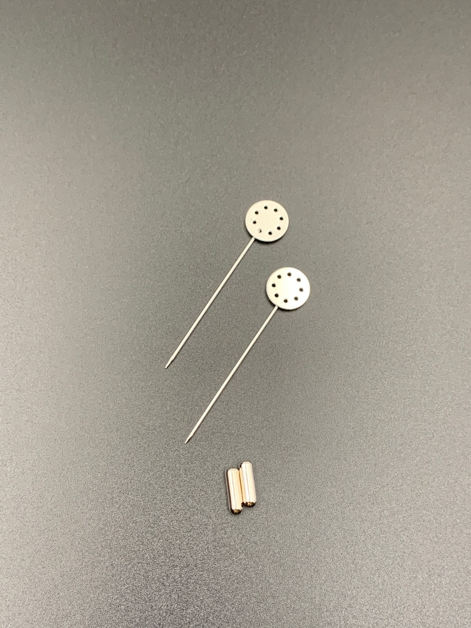 Основа для прикрас ручної роботи, ПЛАТИНА, 8 отворів шпилька з заглушкою - Букети, бутоньєрки, набори для творчості Основа для прикрас ручної роботи, ПЛАТИНА, 8 отворів шпилька з заглушкою - Букети, бутоньєрки, набори для творчості