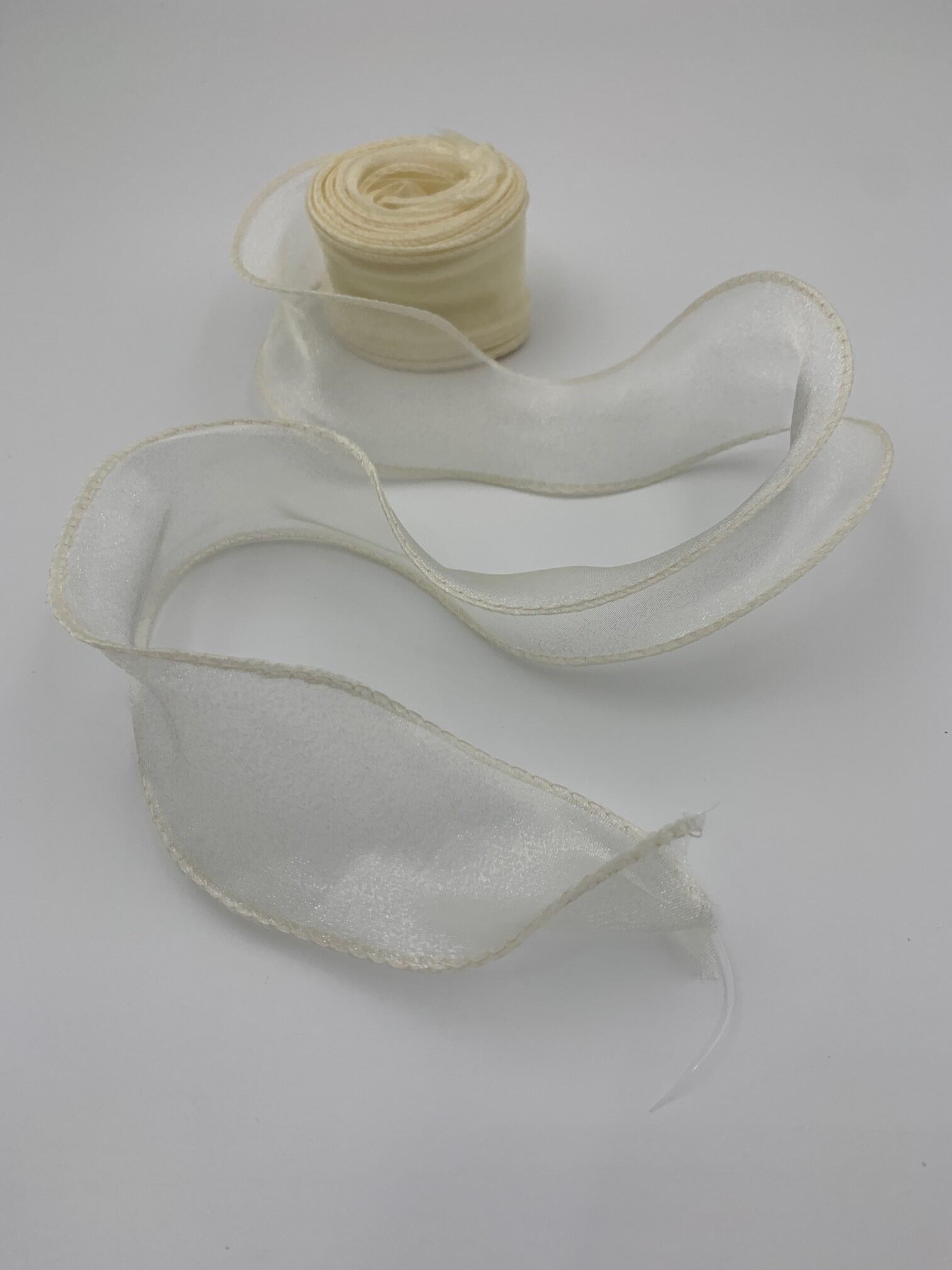 Стрічка з органзи айворі 4 см х 9 м - Бавовняні стрічки Стрічка з органзи айворі 4 см х 9 м - Бавовняні стрічки