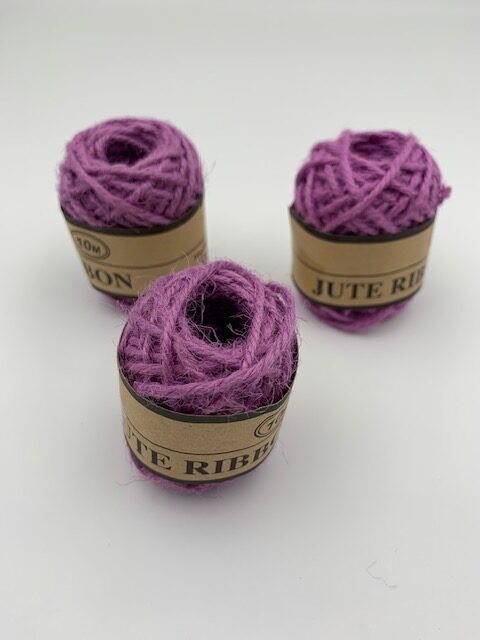 Мотузка джутова трьохниткова, бузкова, 0,2 мм, 10 метрів - Мотузки для декору Мотузка джутова трьохниткова, бузкова, 0,2 мм, 10 метрів - Мотузки для декору