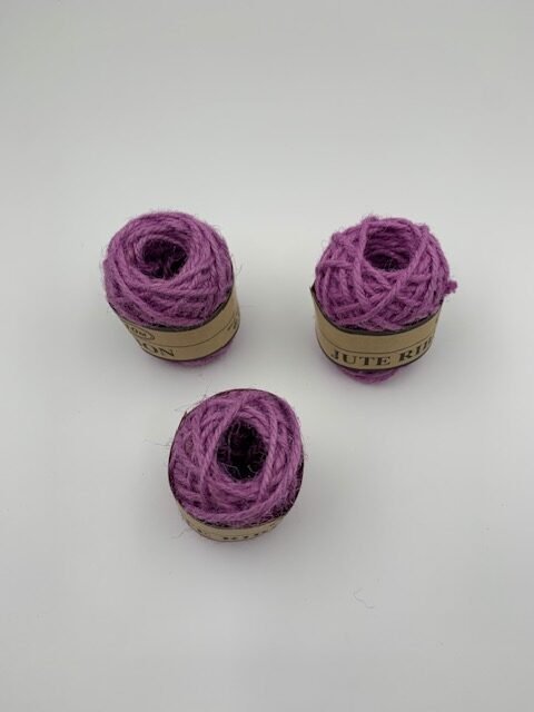 Мотузка джутова трьохниткова, бузкова, 0,2 мм, 10 метрів - Мотузки для декору Мотузка джутова трьохниткова, бузкова, 0,2 мм, 10 метрів - Мотузки для декору