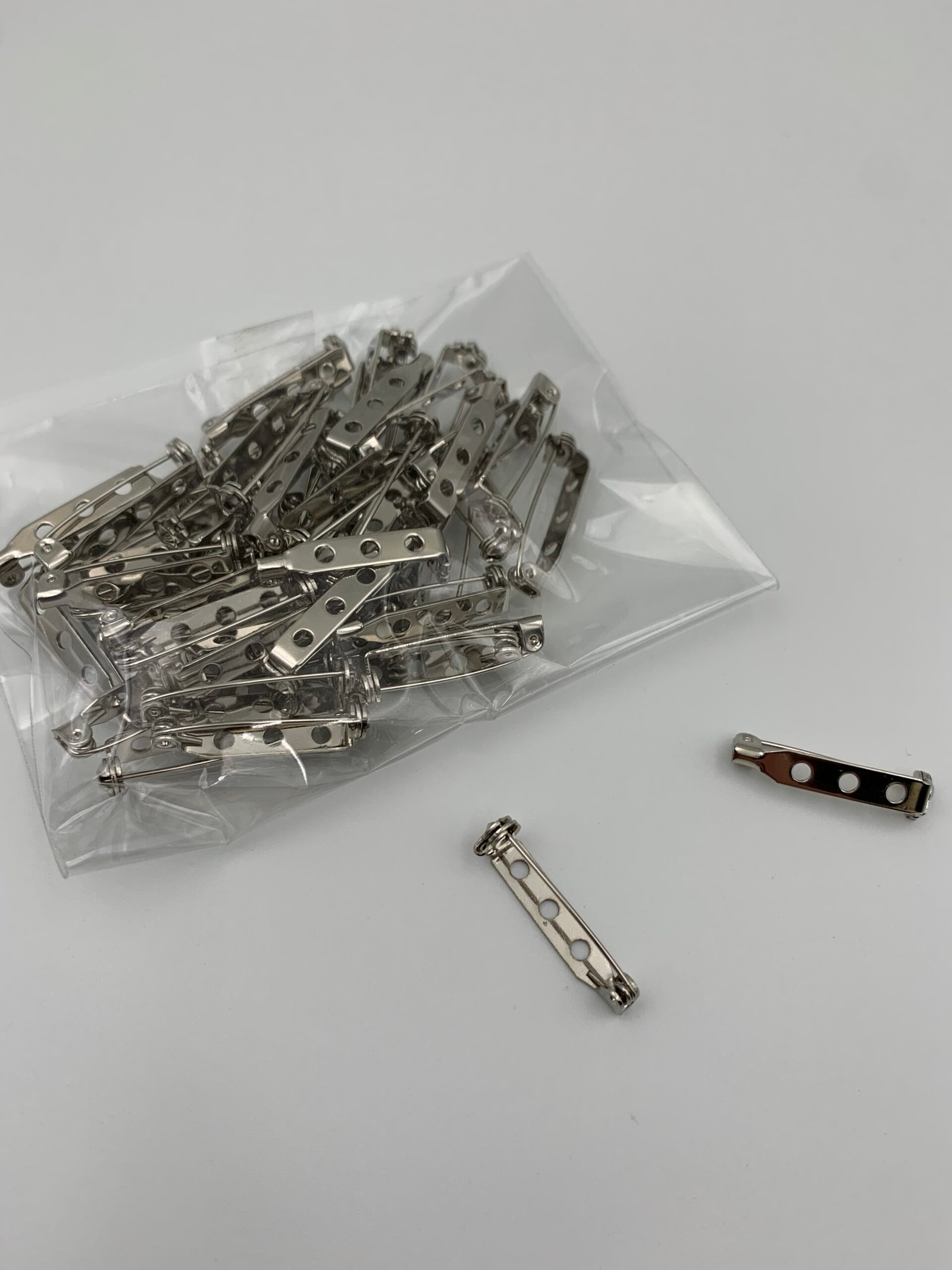 Основа, Єврошпилька з фіксатором, металева, срібна 25 мм ПРЕМІУМ ЯКІСТЬ. - Букети, бутоньєрки, набори для творчості Основа, Єврошпилька з фіксатором, металева, срібна 25 мм ПРЕМІУМ ЯКІСТЬ. - Букети, бутоньєрки, набори для творчості