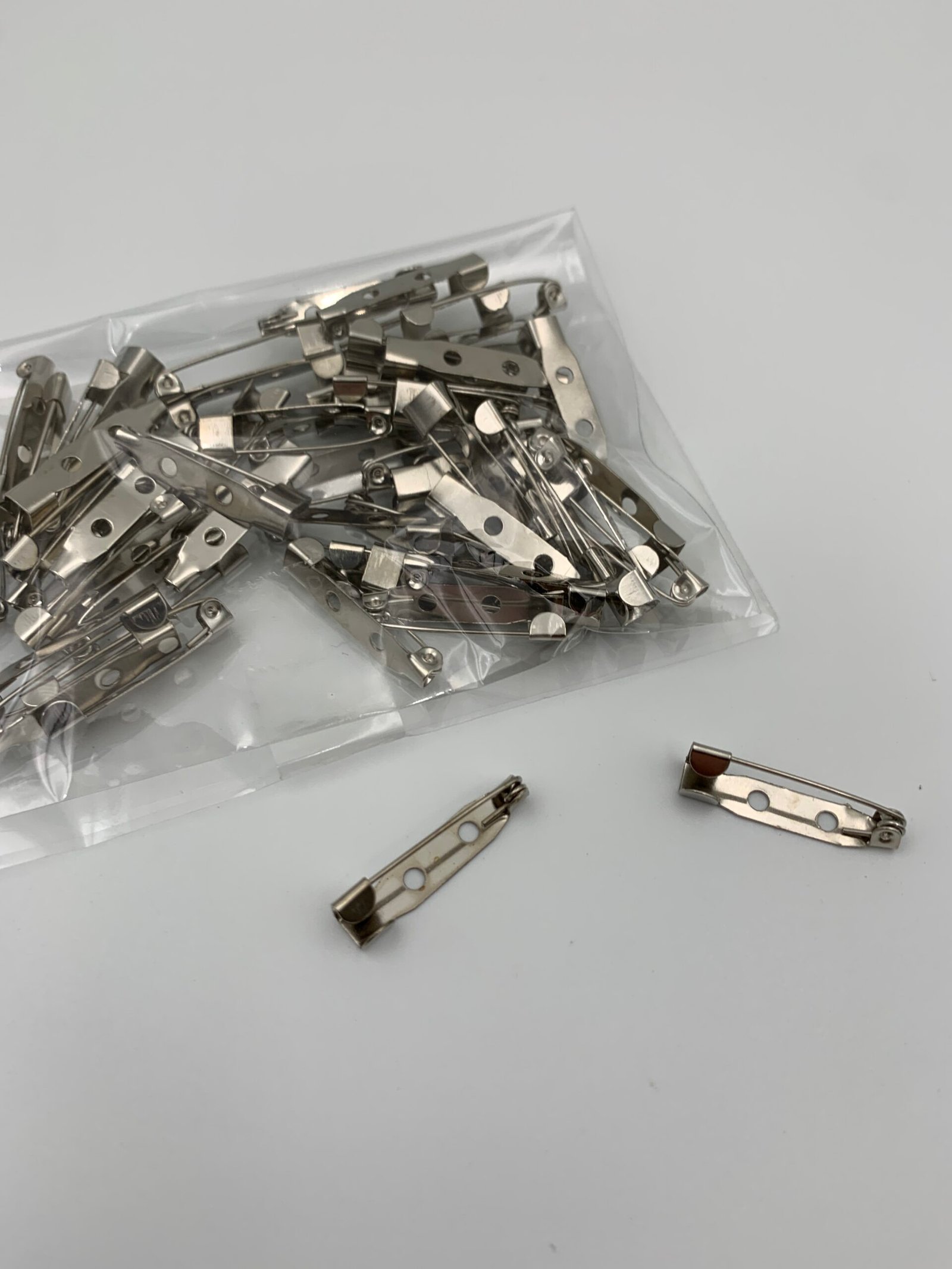 Основа, Єврошпилька з фіксатором, металева, срібна 25 мм - Букети, бутоньєрки, набори для творчості Основа, Єврошпилька з фіксатором, металева, срібна 25 мм - Букети, бутоньєрки, набори для творчості