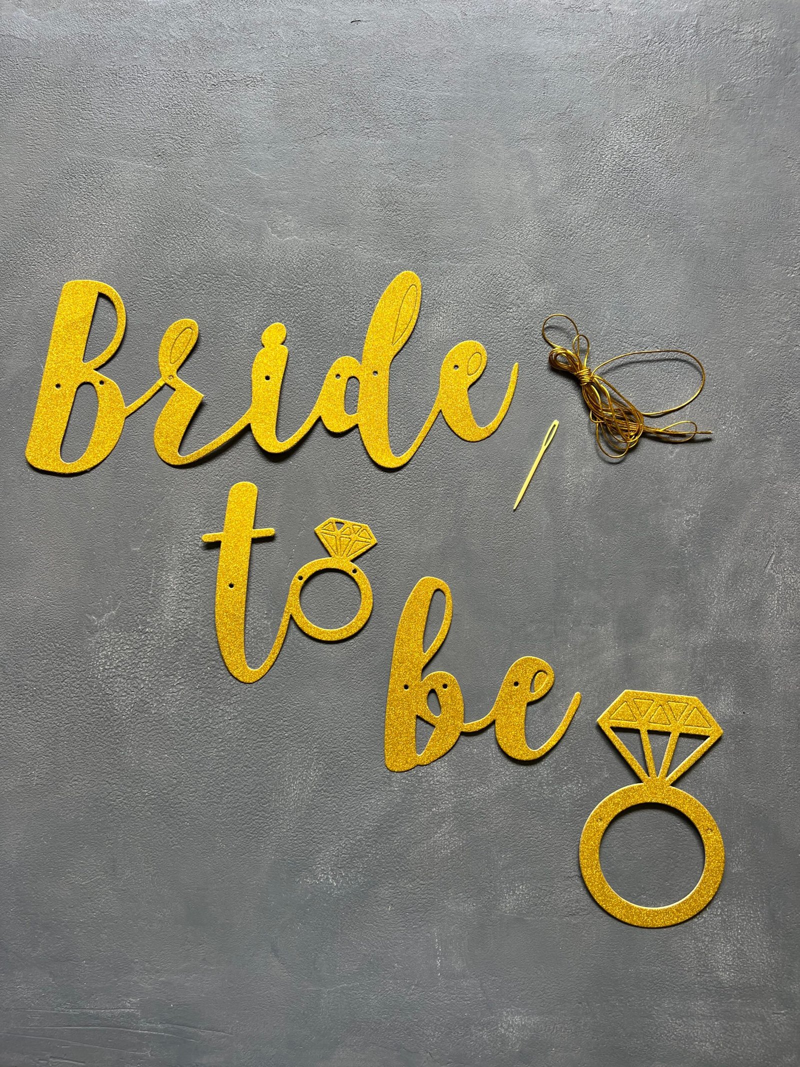 Гірлянда "Bride to be" гліттерна, золото - Дівич вечір Гірлянда "Bride to be" гліттерна, золото - Дівич вечір